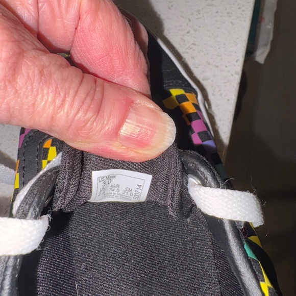 Vans Kids Sneakers with Multicolor Checkered Pattern - Picture 2 of 3